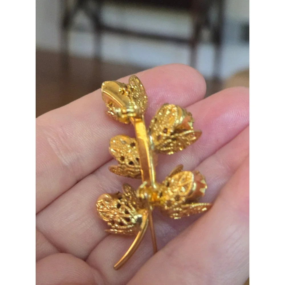 Amethyst Color Rhinestone Filagree Brooch Goldtone Vintage Floral Purple